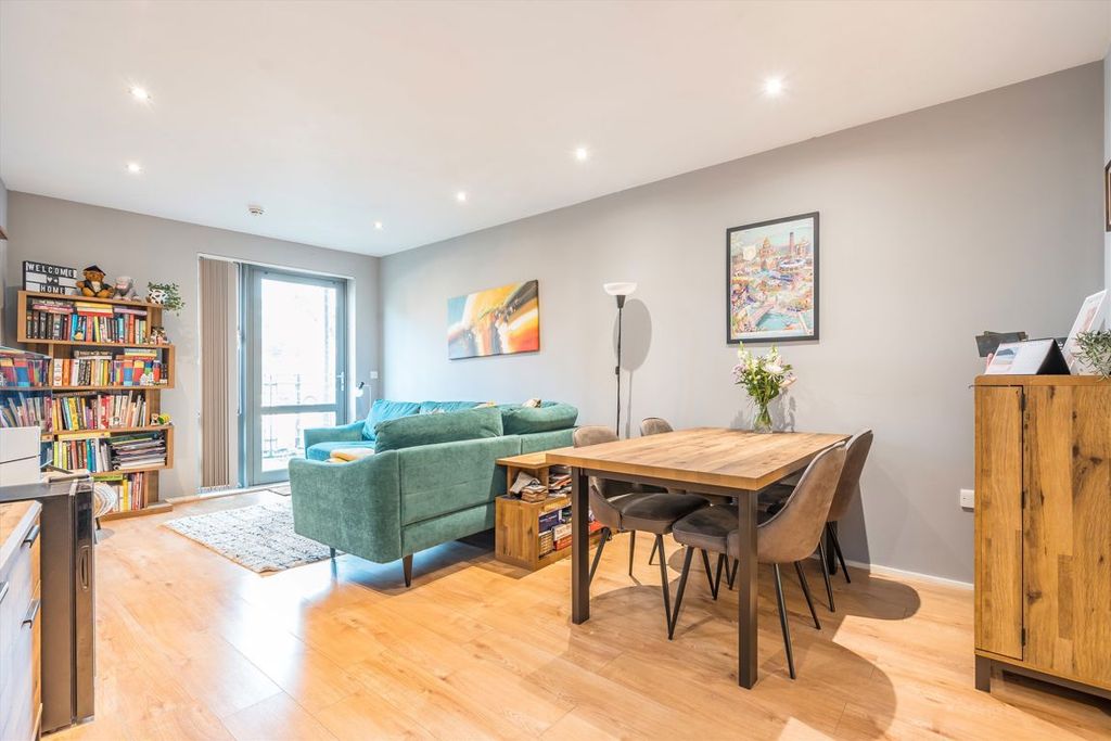 Property photo 2 of 8