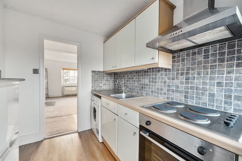 Property photo 3 of 9 Kitchen