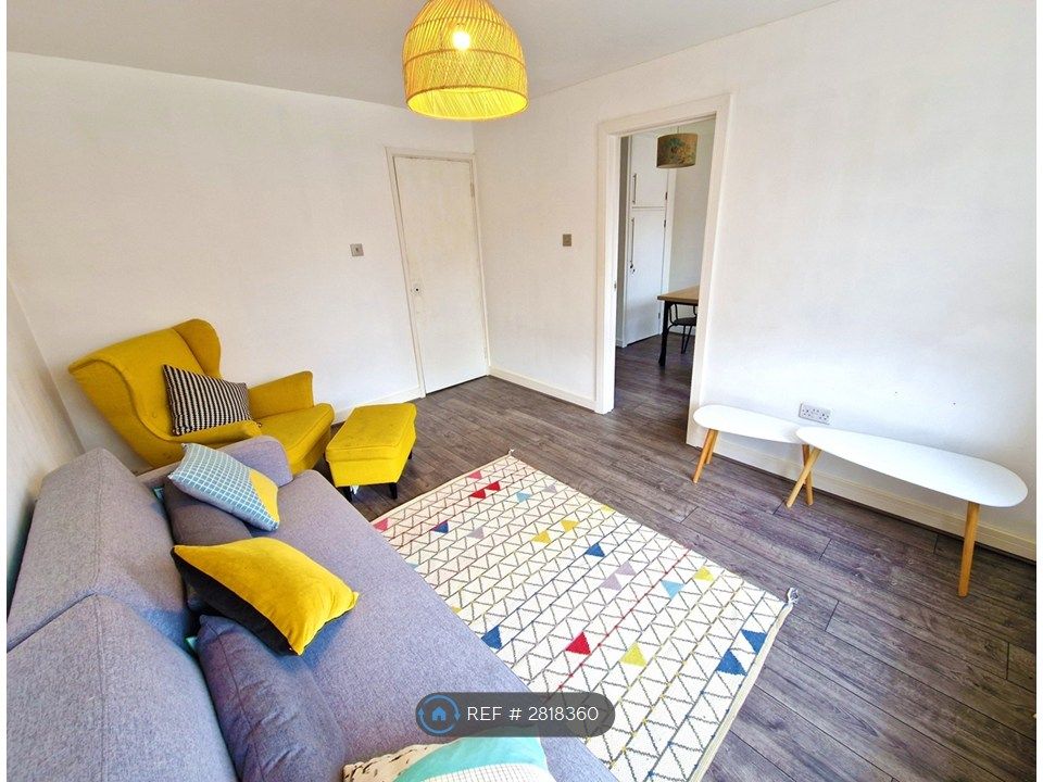 Property photo 3 of 18 Living Room
