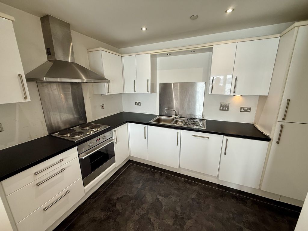 Property photo 3 of 12 Kitchen