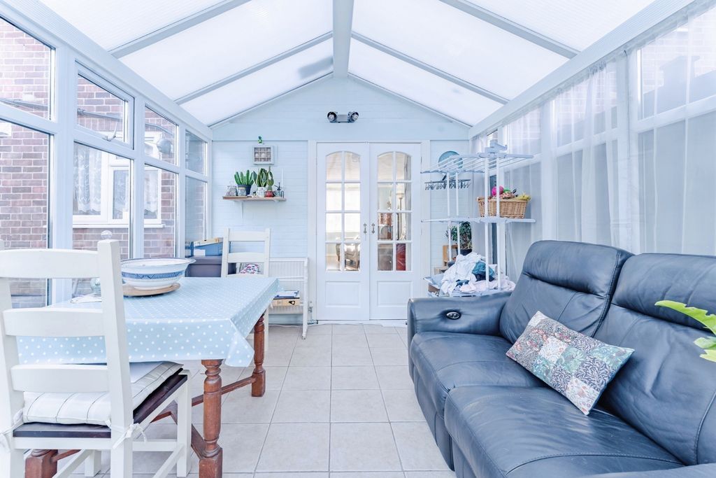 Property photo 3 of 17 Photo