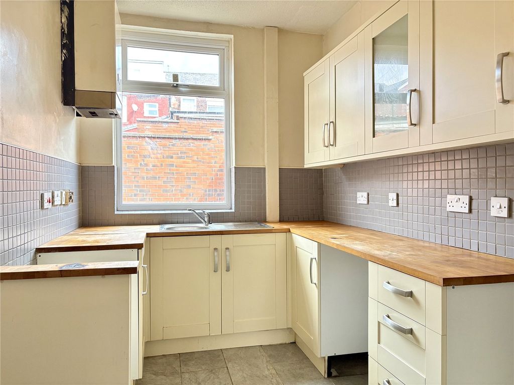 Property photo 2 of 8 Kitchen