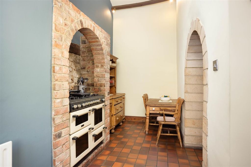 Property photo 2 of 15 00013.Jpg