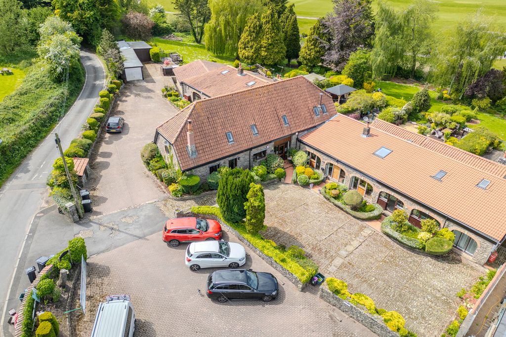 Property photo 2 of 31
