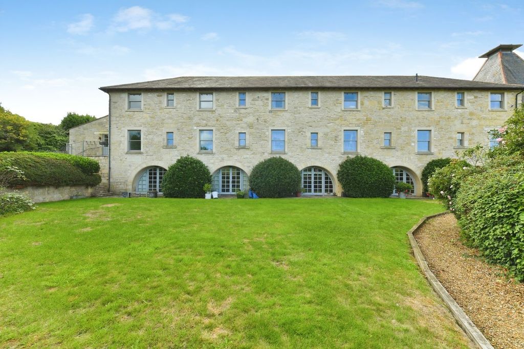 Property photo 1 of 24