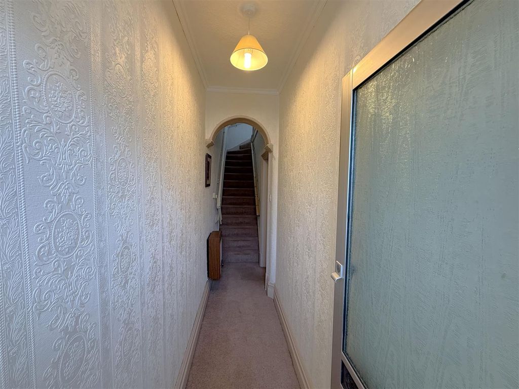 Property photo 3 of 17 Entranc Hall.Jpg