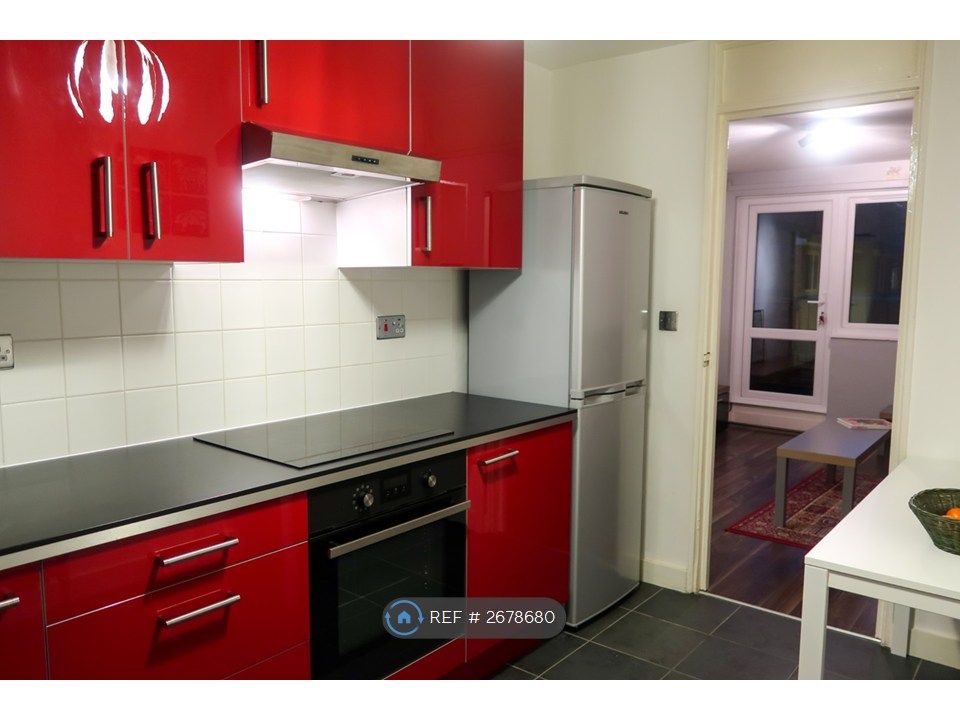 Property photo 3 of 10 Kitchen