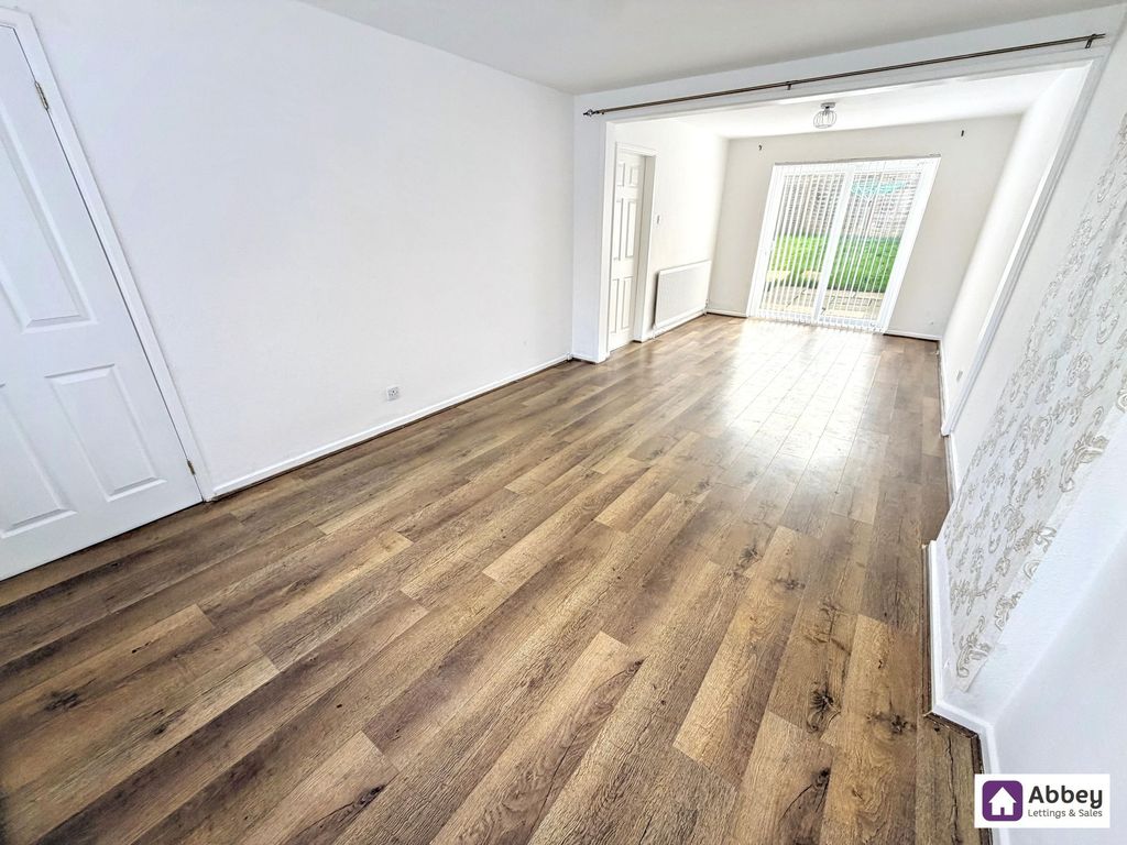 Property photo 3 of 13 Lounge/Diner