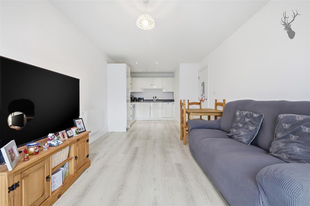 Property photo 3 of 9