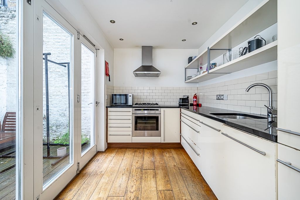 Property photo 2 of 10 Kitchen