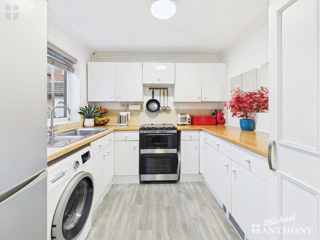 Property photo 2 of 12 Cam03852G0-Pr0519-Still001