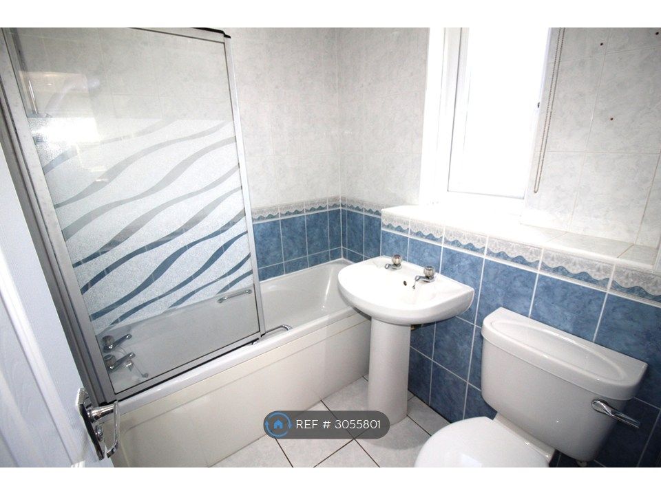 Property photo 3 of 8 Bathroom
