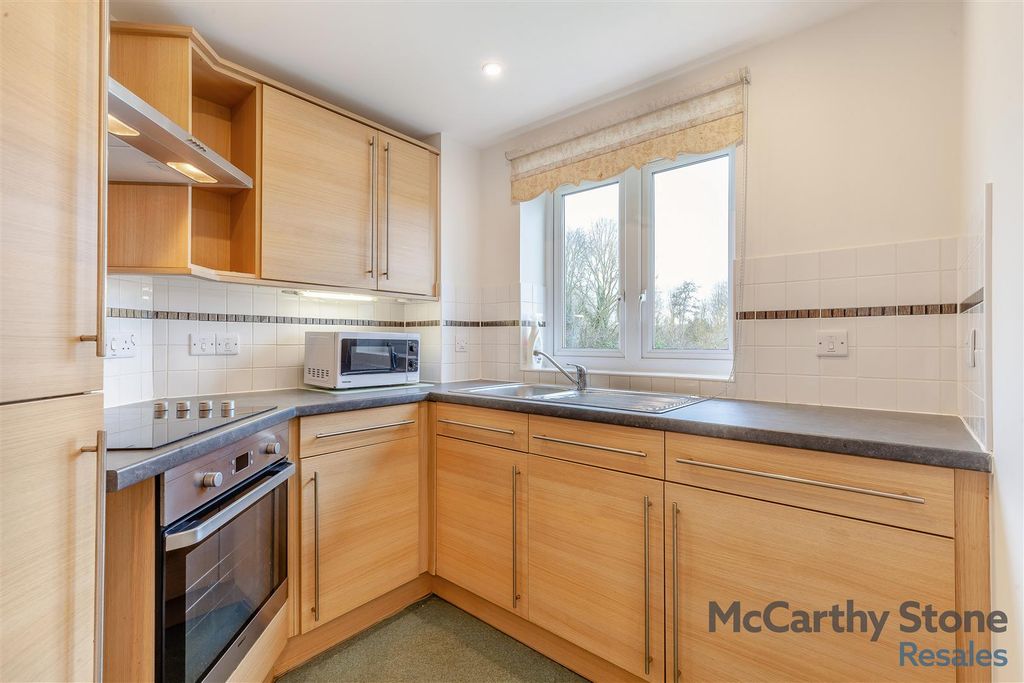 Property photo 2 of 21 8637548-Interior09.Jpg