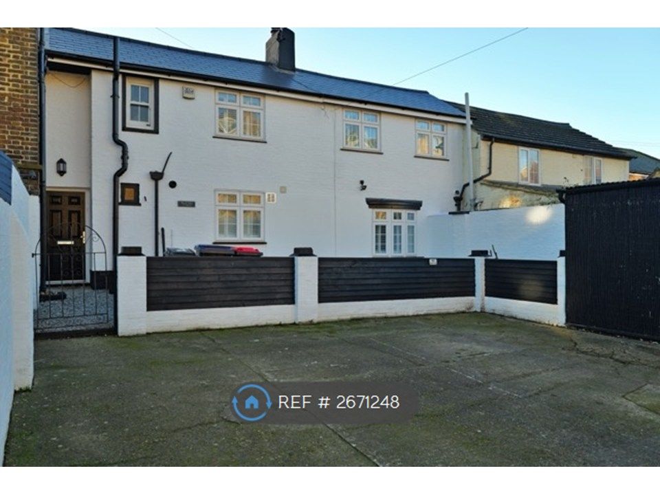 Property photo 1 of 27 Front Of House Showing Driveway
