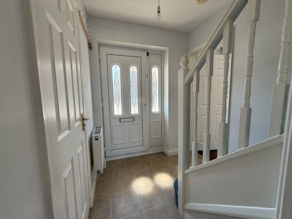 Property photo 2 of 16 Entrance Hall