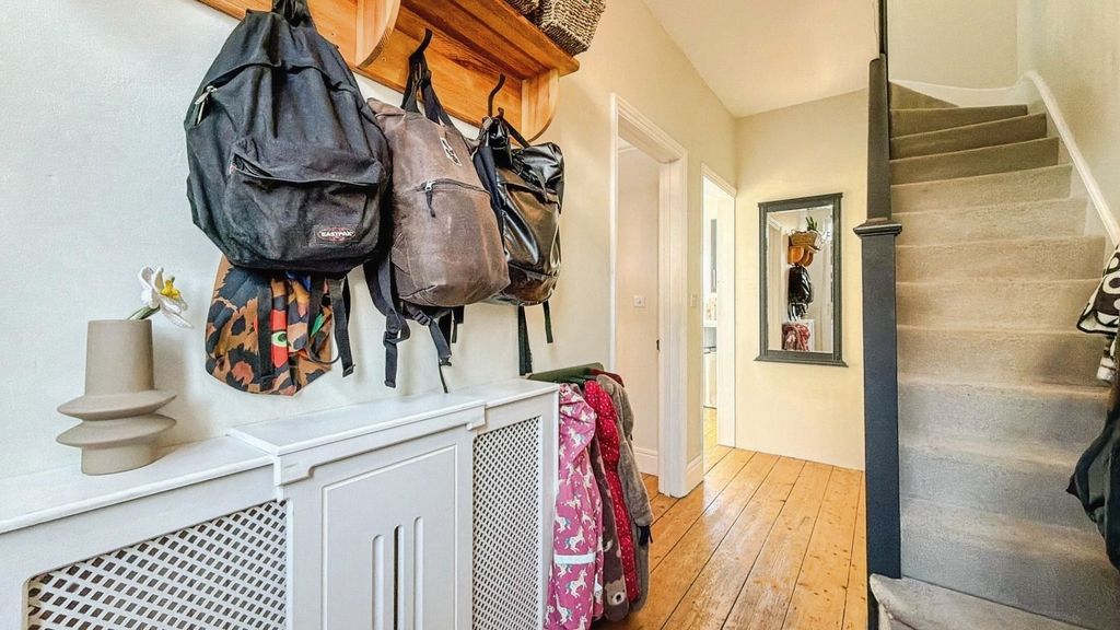 Property photo 3 of 24 Pbox-Img.Jpg