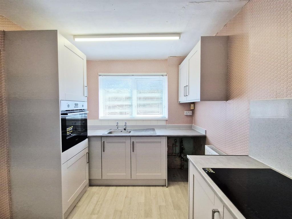 Property photo 2 of 11 01H6E6R1P6G5Vrzt1Kp6