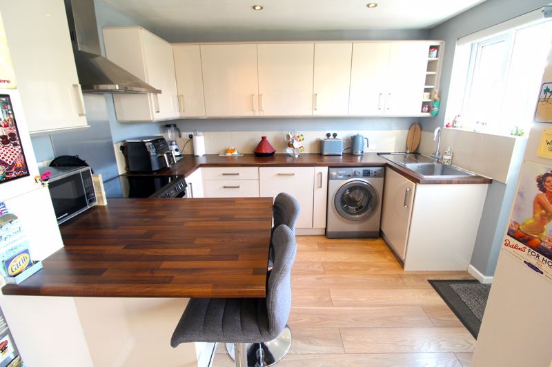 Property photo 2 of 14 Kitchen