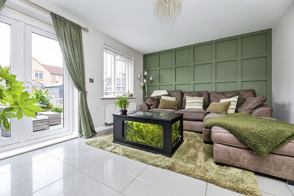 Property photo 3 of 22 Pbox-Living_Room-333374.Jpg