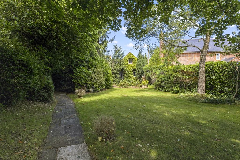 Property photo 3 of 12 Garden