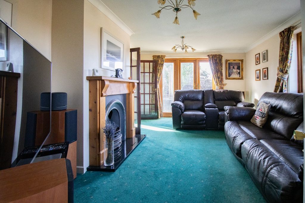 Property photo 2 of 16 39428710