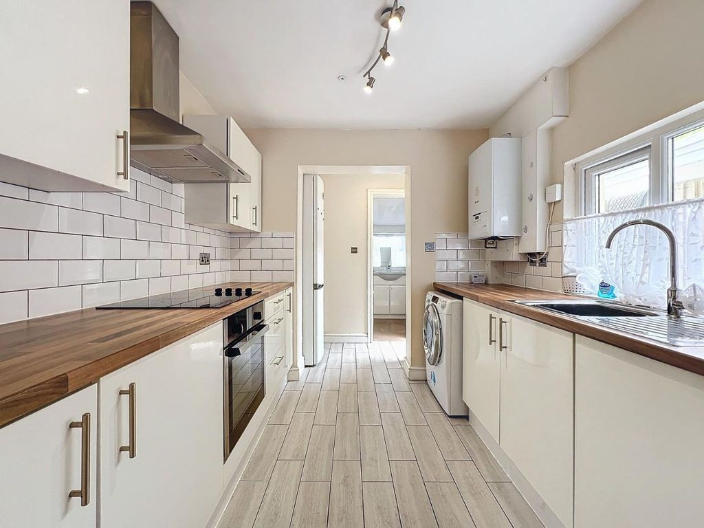 Property photo 2 of 14 Kitchen