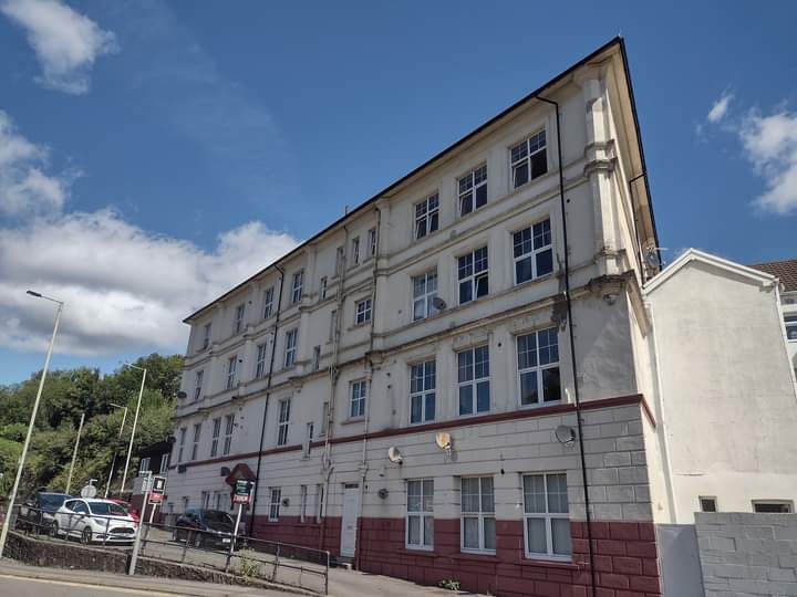 Property photo 1 of 2