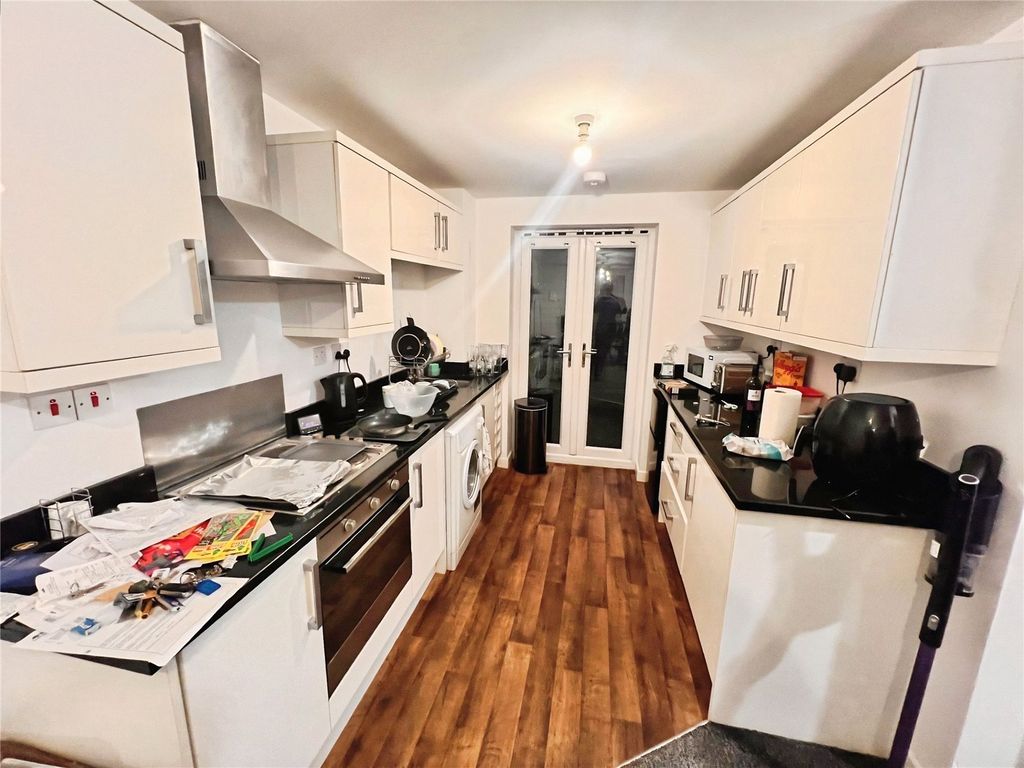 Property photo 2 of 6 Kitchen