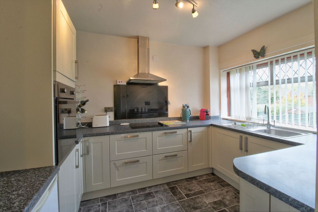 Property photo 3 of 33