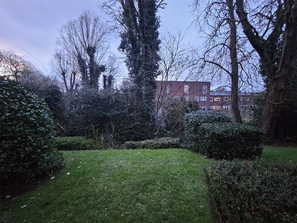 Property photo 2 of 8 Communal Garden