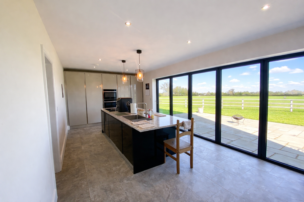 Property photo 2 of 28