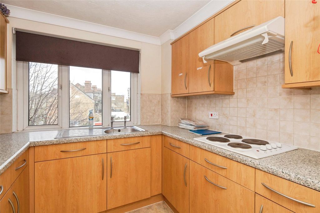 Property photo 3 of 11 Kitchen