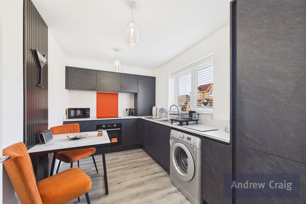 Property photo 3 of 9 Kitchen