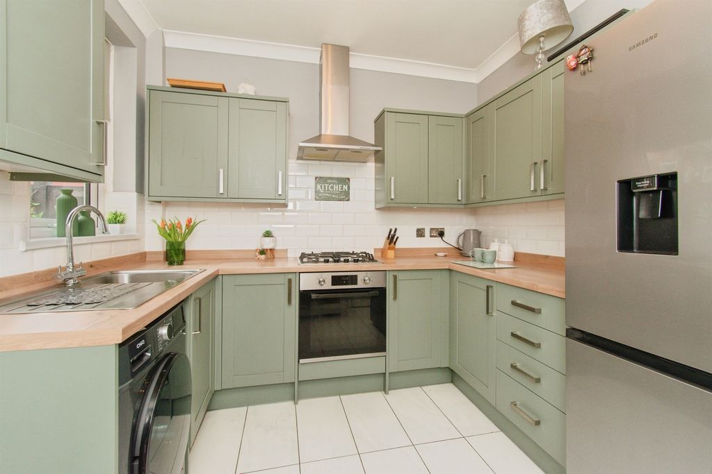 Property photo 3 of 11