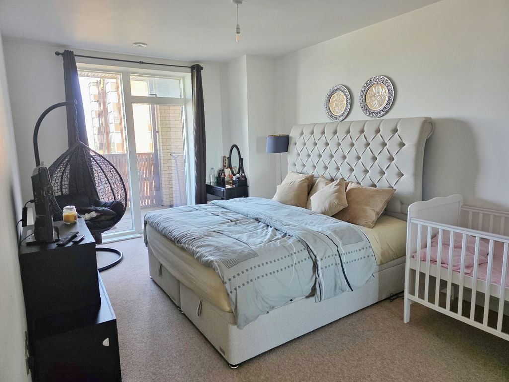 Property photo 3 of 8 Flat 6.Jpg
