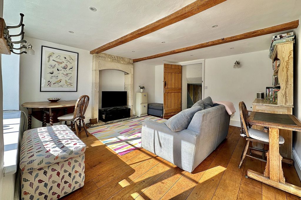 Property photo 2 of 19