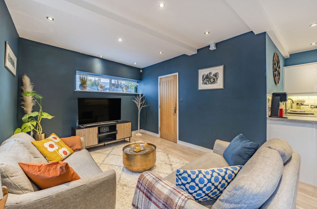 Property photo 3 of 17 1357424-19-68d432...
