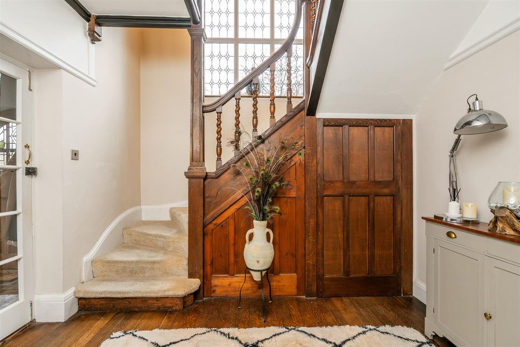 Property photo 3 of 28 34 Hampton Lane_16.Jpg