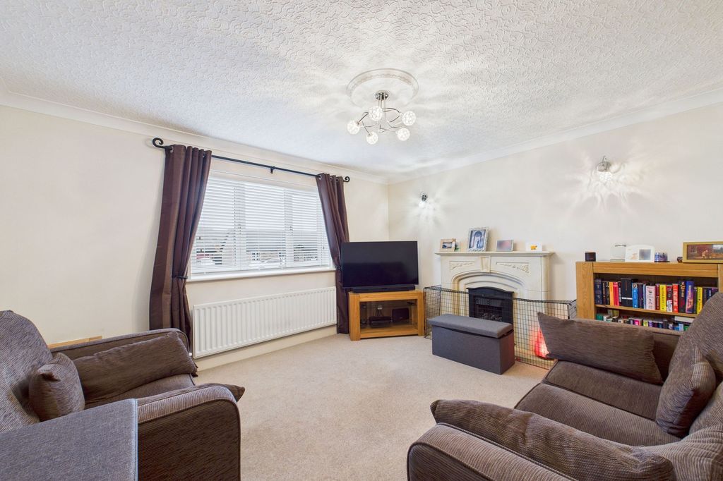 Property photo 2 of 19