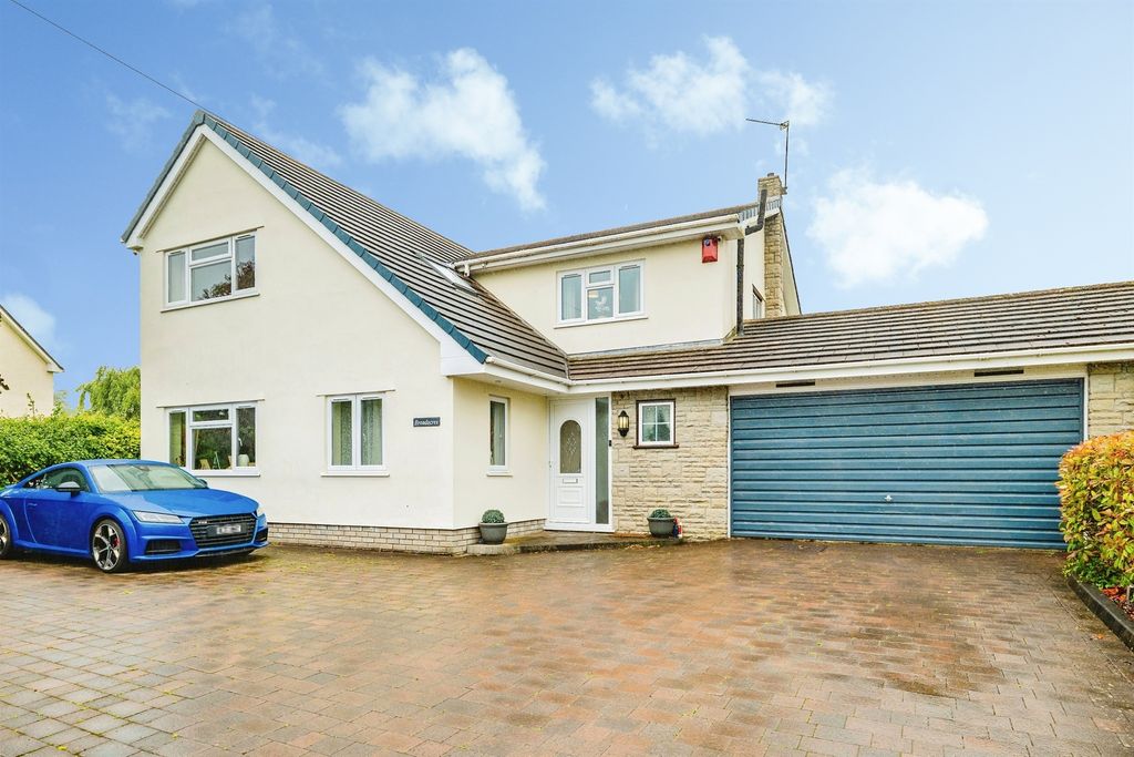 Property photo 3 of 27