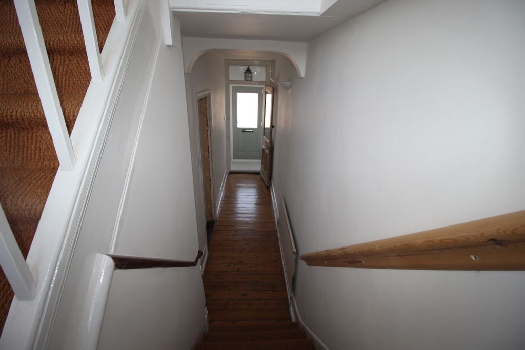 Property photo 2 of 10 Entrance