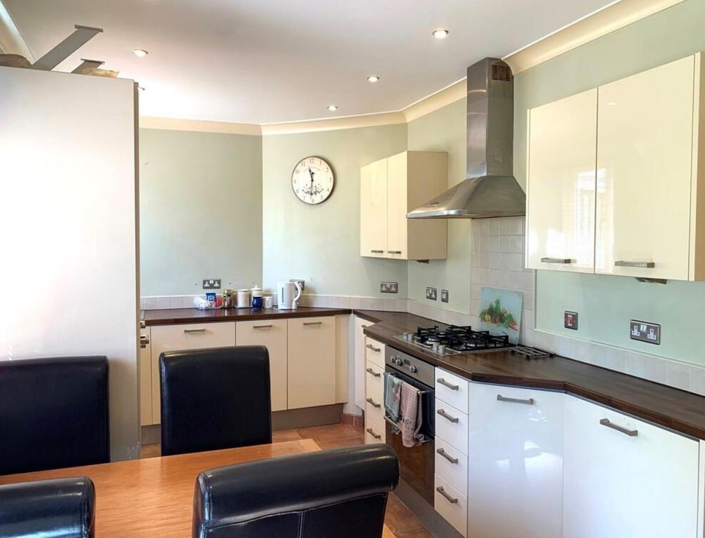 Property photo 1 of 8 Kitchen