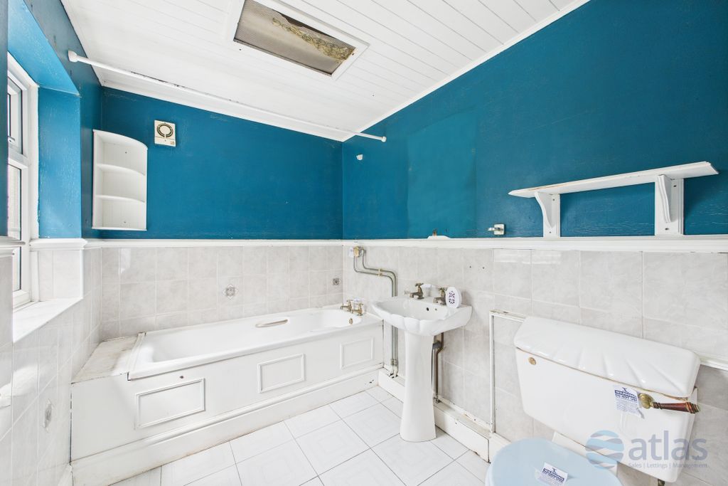 Property photo 3 of 15 Bathroom