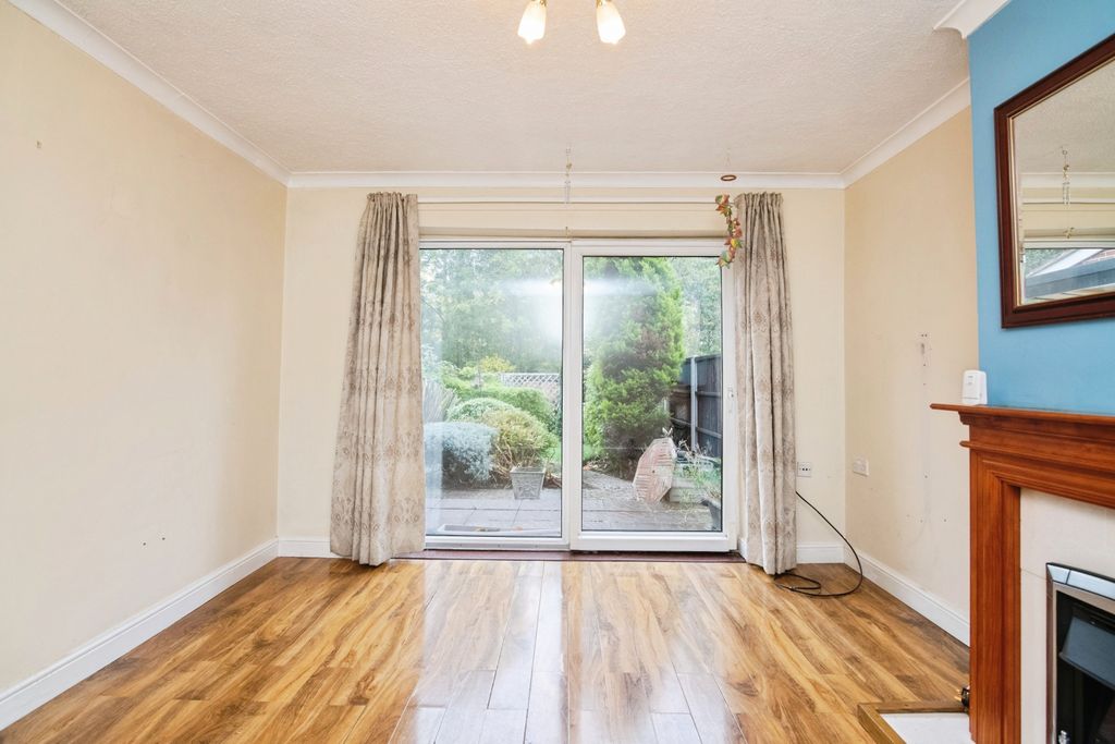 Property photo 2 of 13 Lounge