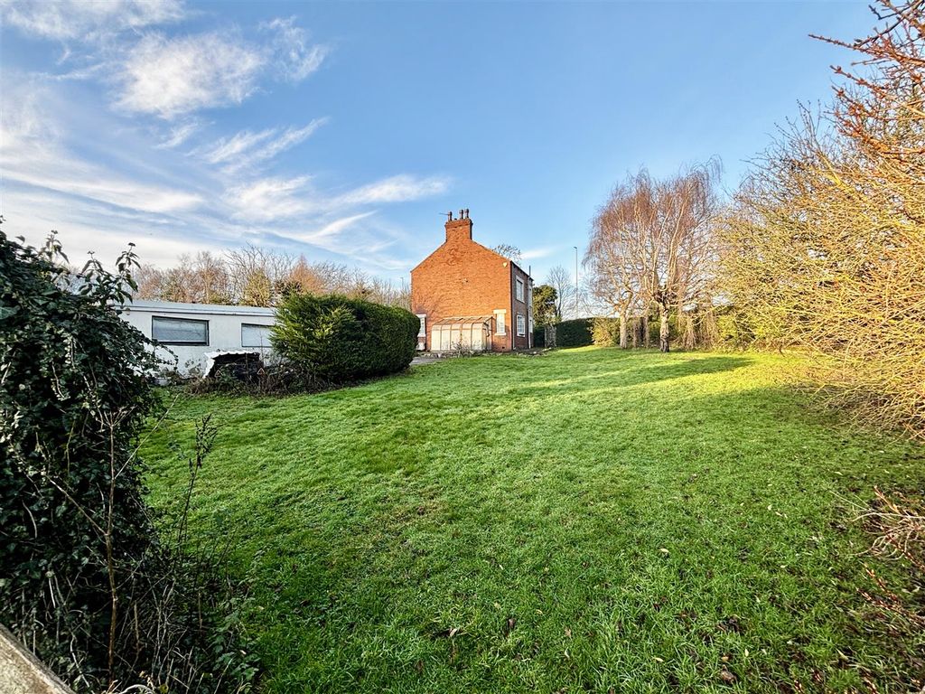 Property photo 2 of 36 Garden