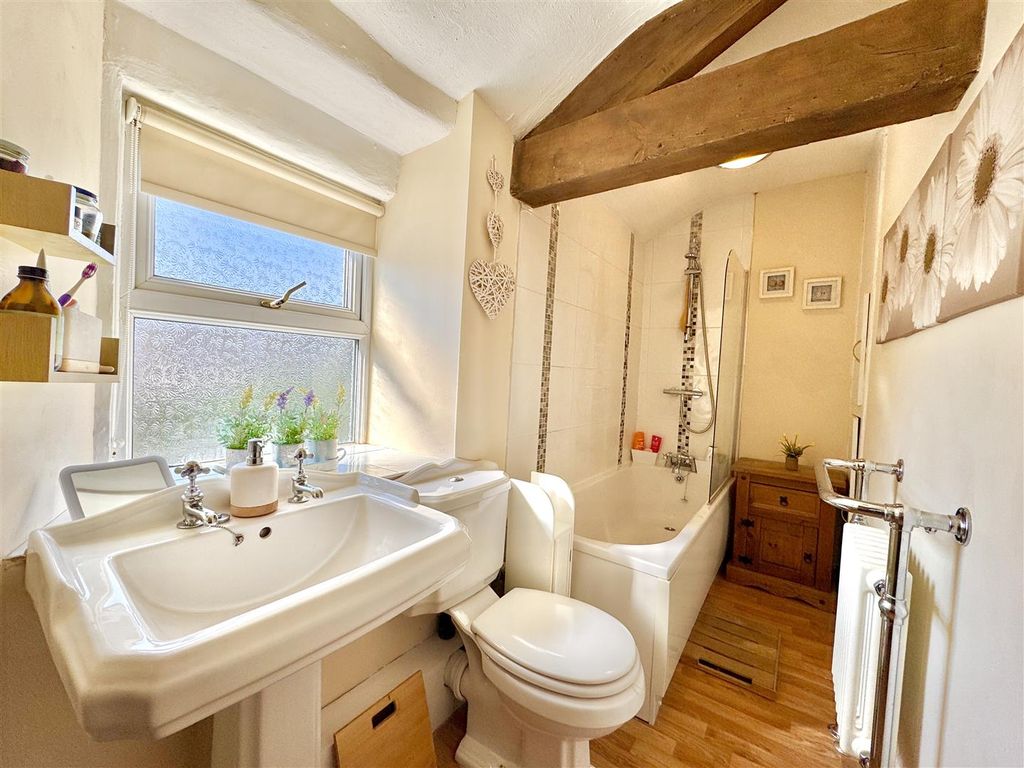 Property photo 3 of 11 Bathroom