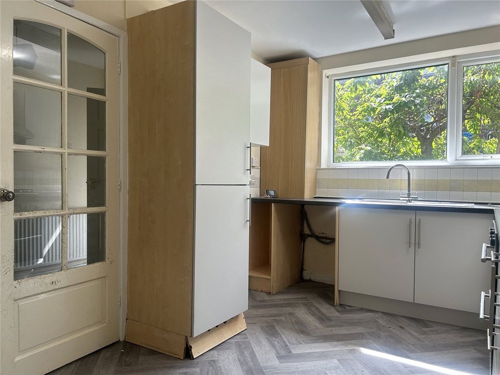 Property photo 3 of 14 Kitchen
