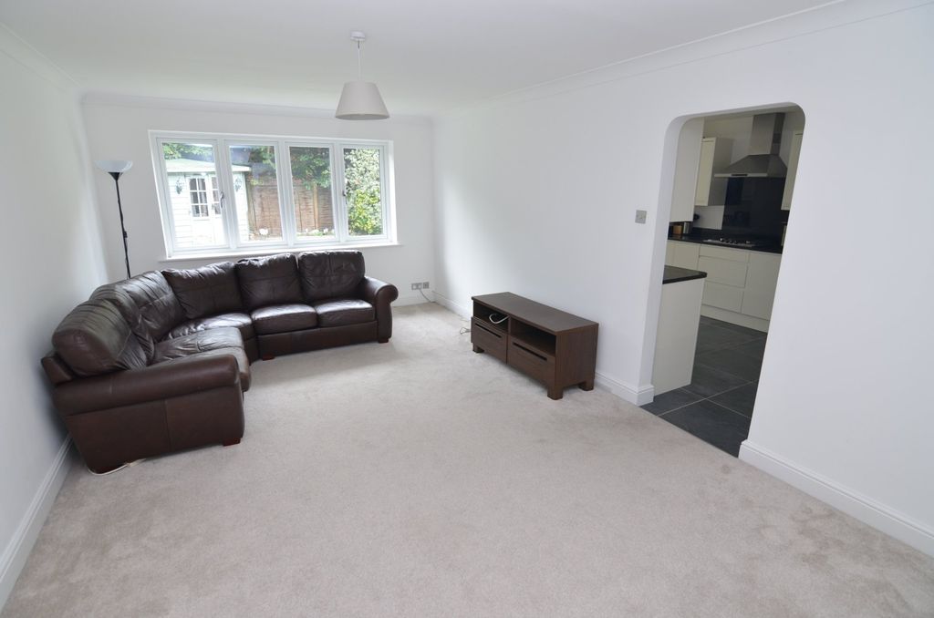 Property photo 2 of 27