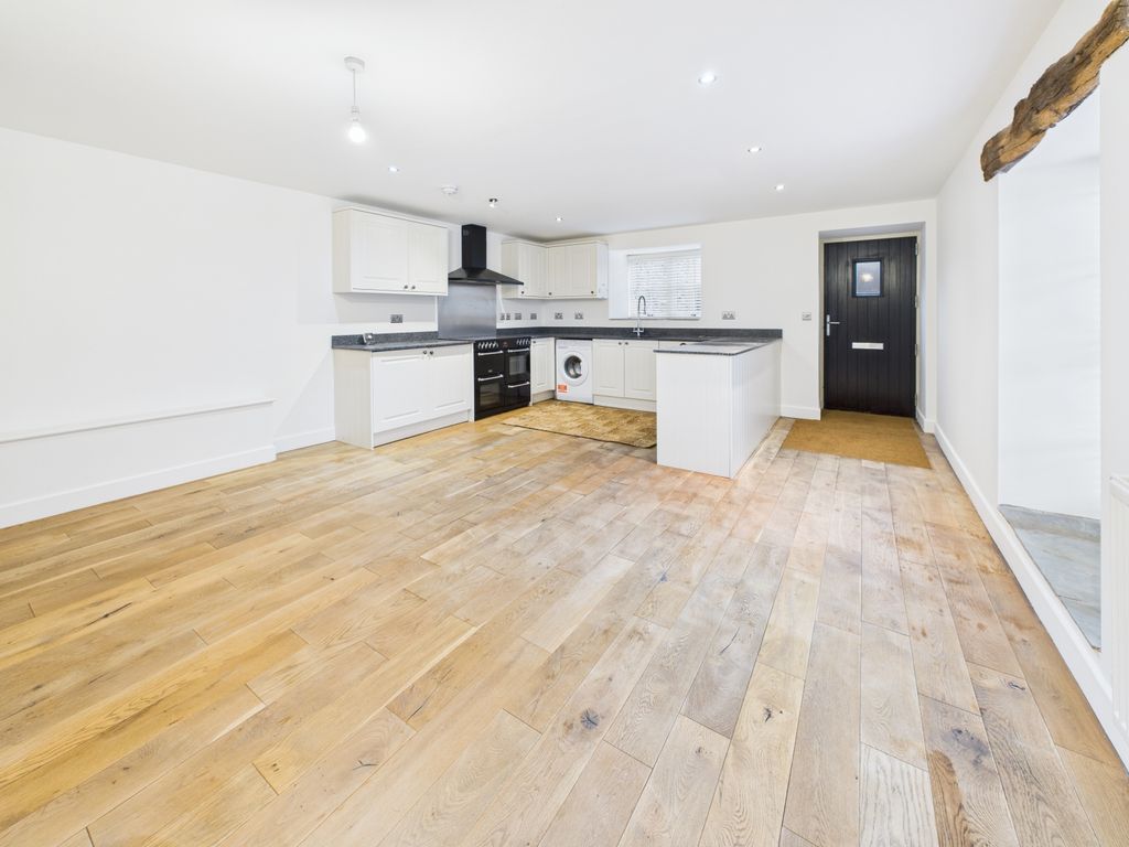 Property photo 3 of 13 Cam04789G0-Pr0019-Still001