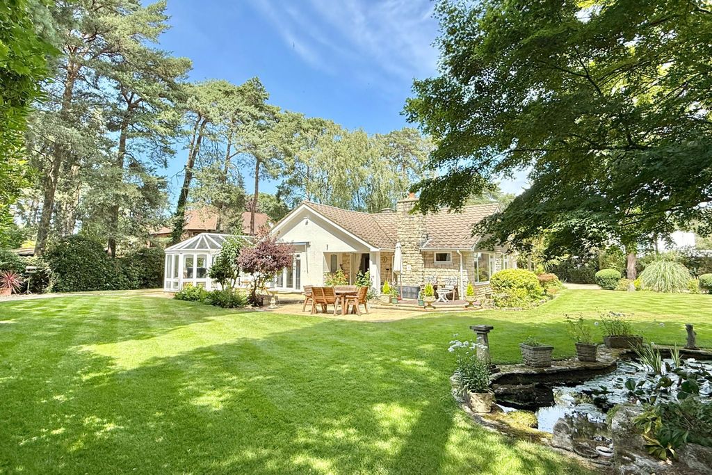 Property photo 1 of 30 4 Bedroom Detached Bungalow